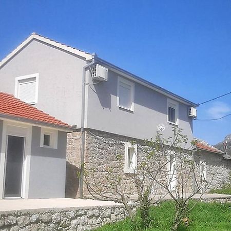 Apartmani Matej 트레빈예 외부 사진