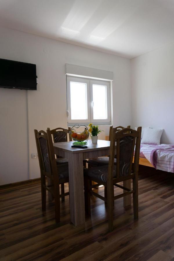 Apartmani Matej 트레빈예 외부 사진